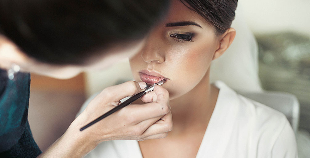 Makeup,Artist,Makes,Young,Beautiful,Bride,Bridal,Makeup